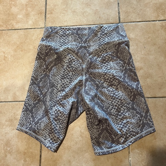 Balance Athletica/Vitality Biker Shorts - Picture 2 of 4